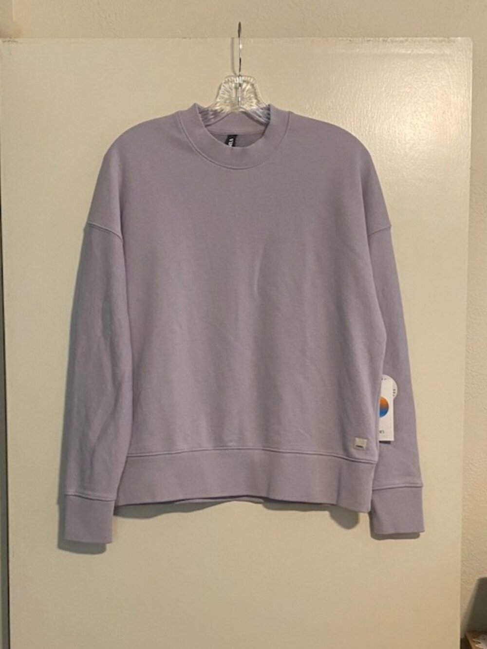 Vuori Sedona Weekender Crew, NWT, Women's Size X-Small, in Lavender Ice
